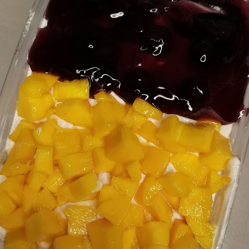 mango blueberry graham